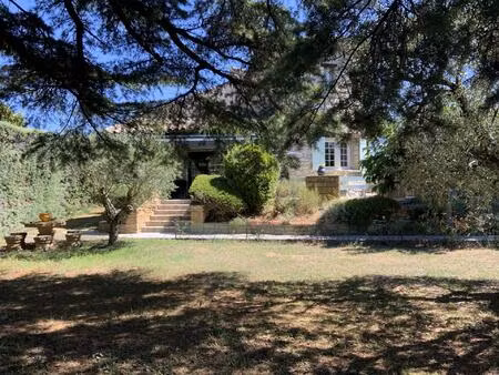 villa cossue située à uzès avec terrain de 1400 m2 avec piscine.