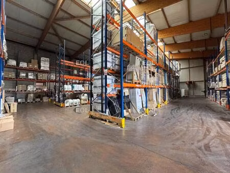 a vendre - bâtiment indépendant de 1 657 m²