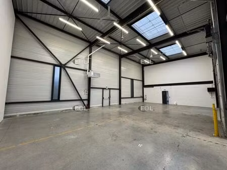 a louer - local d'activité avec bureaux de 300 m² situé à fontenay-trésigny (77)
