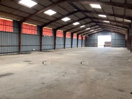 a louer - entrepôt avec bureaux de 900 m² sur 2 000 m² de terrain à meaux (77)