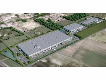 a louer disponible immédiatement 12 000 m² extensibles