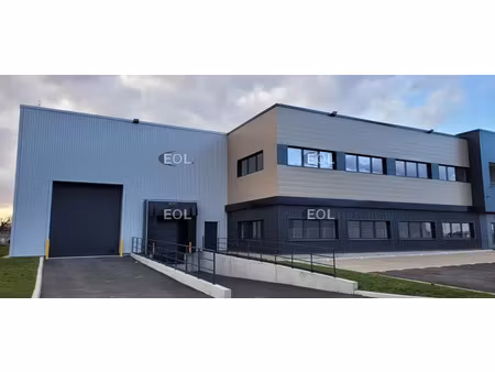 entrepôt activité avec quai de chargement lyon aéroport