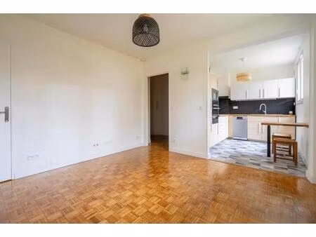 charmant 2 pièces rénové avec parking au raincy