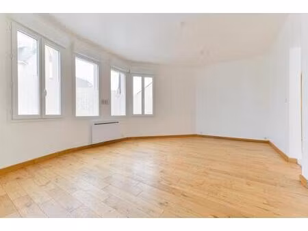 charmant t2 de 66m² avec parking à nantes