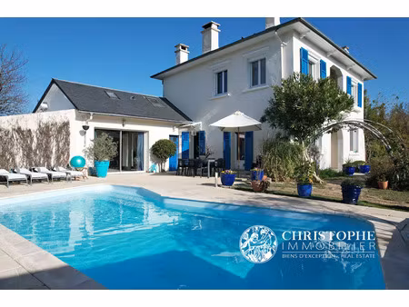 vente maison 8 pièces 250m2 pau 64000 - 645000 € - surface privée