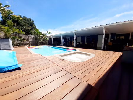 villa 5 pièces de plain-pied de 125 m2 hab + studio indépend