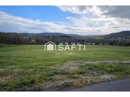 beau terrain de 948 m² dans un environnement calme et agréable