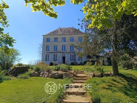 maison de maître 7 chambres avec étang et bord de rivière