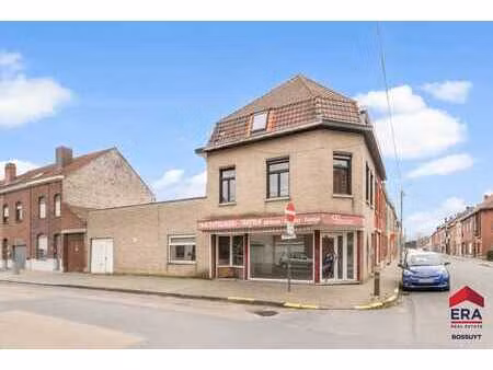 local commercial avec appartement à vendre à harelbeke
