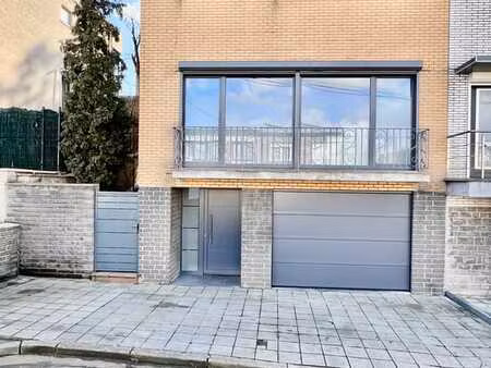 maison 3 façades-lumineuse-garage 2 voitures-au calme!