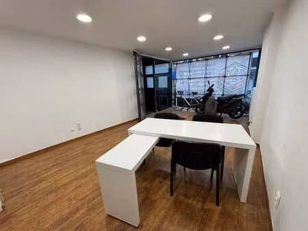 magnifique maison de commerce au centre de hannut !