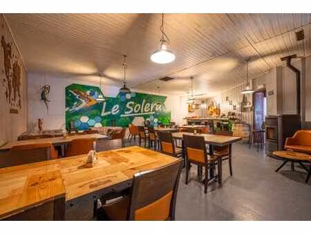 surface commerciale avec cuisine et sanitaires