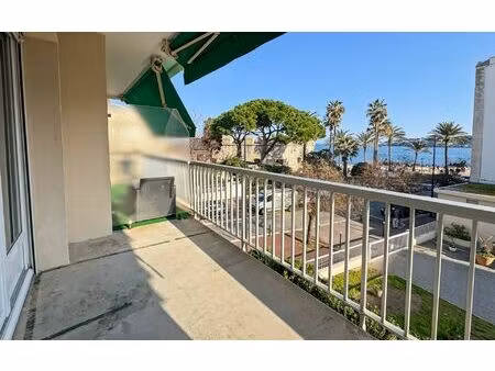 location appartement  m² t-1 à antibes  745 €