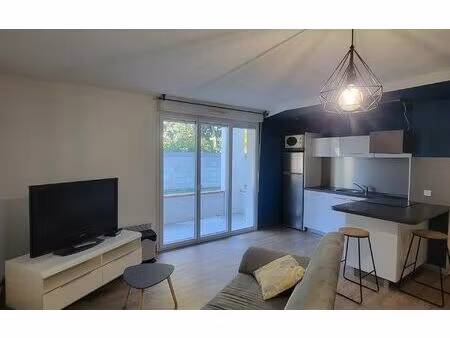 location appartement  m² t-2 à pau  690 €