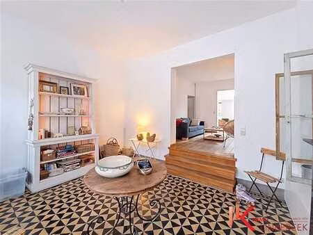 coup de cœur – élégante maison des années 20  face à la natu