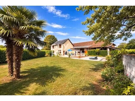 maison spacieuse à vendre à le pont de beauvoisin - 5 chambres  158.40 m²