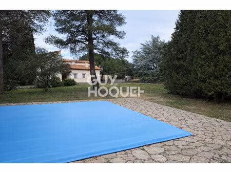 à villemolaque  3 011 m² de terrain  piscine 10x5 et 100 m² à aménager : ici  tout est pos