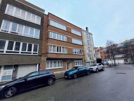 appartement de 70 m² et 1 chambre. cave.