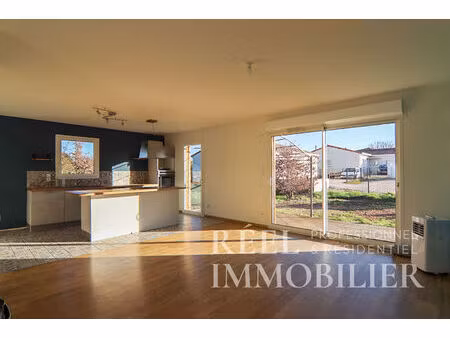 maison en bois récente - 3 chambres et jardin