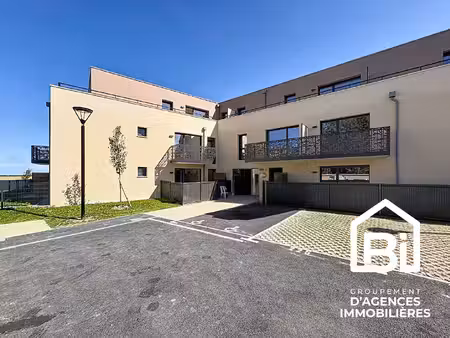 carpiquet - appartement f2 neuf avec terrasse - dernier étage