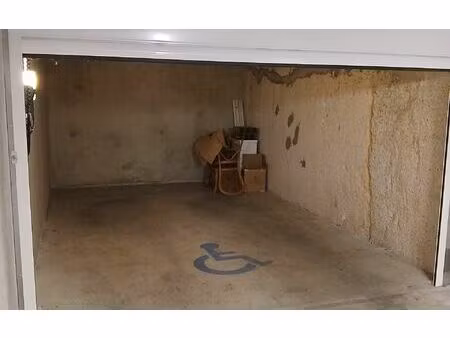 location stationnement  m² t- à antibes  180 €