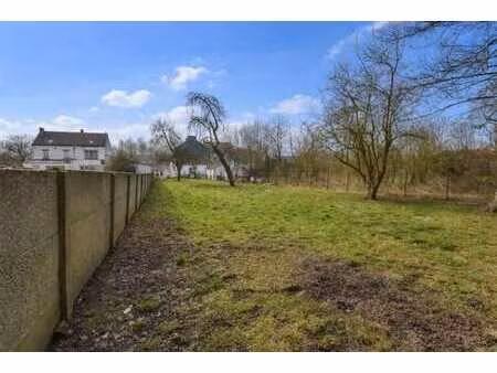 charmante maison avec dépendance.