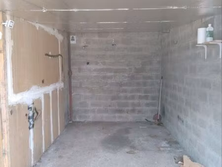 garage/box extérieur décines 16 m2
