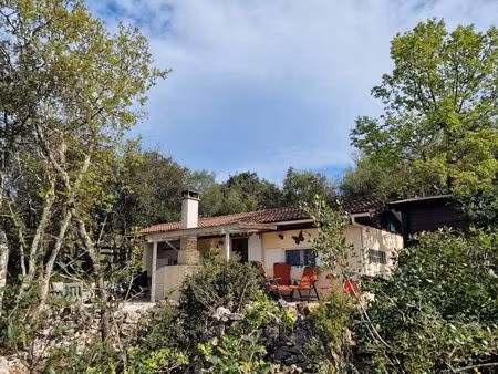 maison meublée avec une vue dégagée
