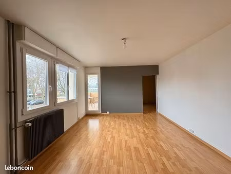 appartement t3 - 67m2  2 chambres  balcon et garage
