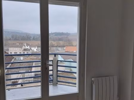 grand appartement f3 avec balcon