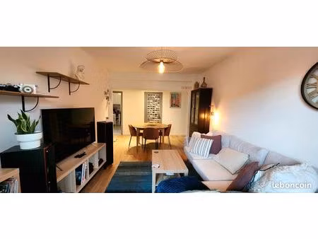 superbe t3 traversant et rénové de 64m² - avenue crampel