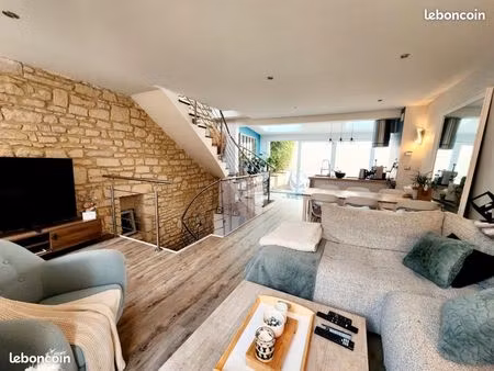 maison de charme rénovée – 85 m² – terrasse 30 m² – 3 niveaux