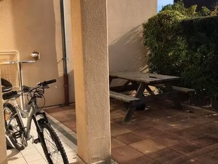 studio rdc avec terrasse  parking