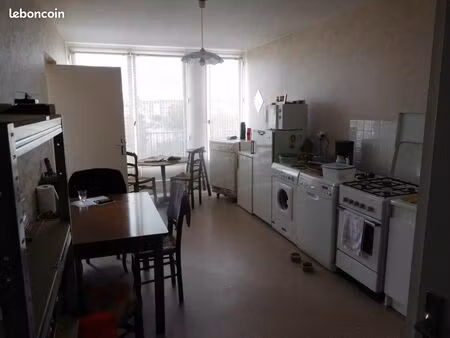 location t2 - montaigne