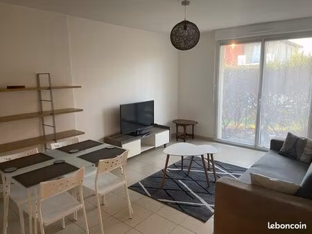 beau t2 meublé + terrasse avec parking