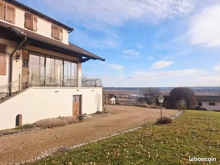 maison meublée (chauffage  électricité et eau compris)