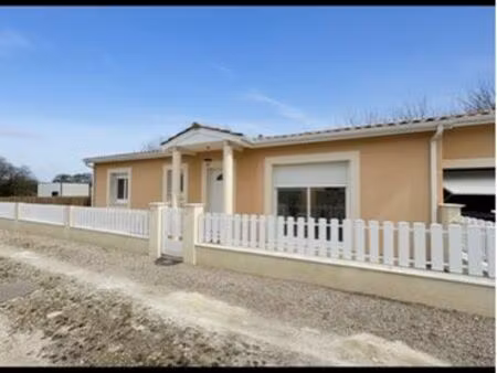 maison de plain-pied non mitoyenne au calme vieux bourg