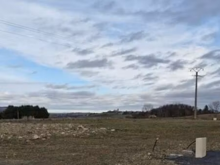 terrain 787 m² reignat