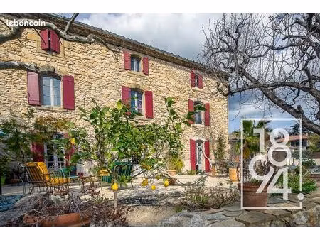 maison 9 pièces 450 m²