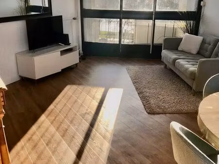 joli t3 bis/t4 traversant vue loire avec garage fermé. la proue 2  76m2