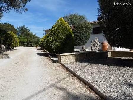 mas 10 pièces 250m² 2 logements 25000m² box chevaux