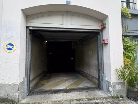 parking 12 m2 / rue de bagnolet
