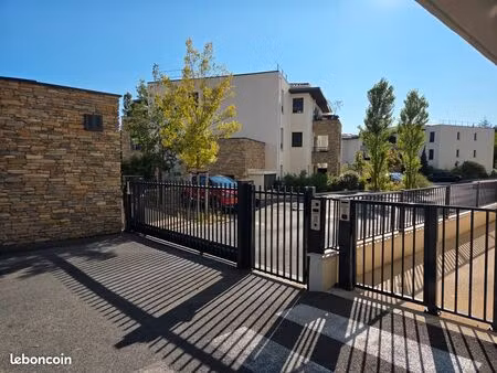 parking à louer ventabren