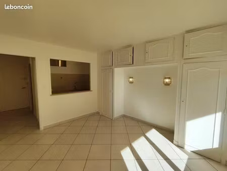 charmant studio rénové de 24 m2 avec terrasse plein sud