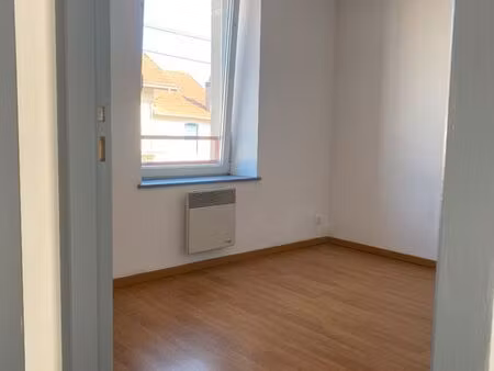 charmant f2 en maisonnette – repeint à neuf