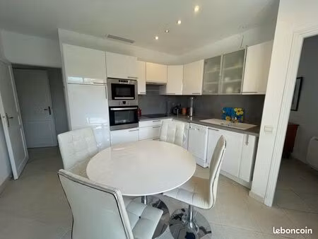 location t2 meublé   1 personne - piscine privée -sanary sur mer