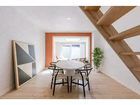 maison entièrement rénovée avec quatre chambres et jardin