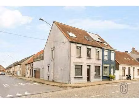 hob avec double garage et beaucoup de potentiel à enameplein