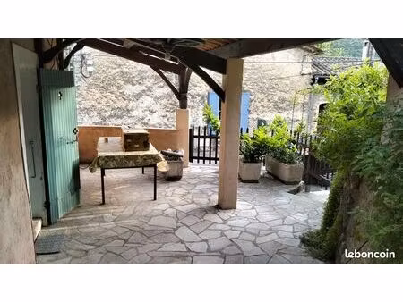 petite maison dans hameau