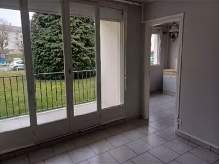 spacieux f1 avec cave